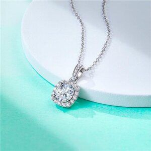 Certified 18k White Gold 1.0ct Diamond Cushion Pendant Necklace Anniversary
